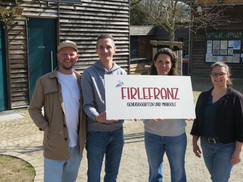 41934971-die-gastronomen-paul-pawlowski-rothenbuecher-und-christoph-jestaedt-mit-marion-gottschalk-und-rieke-trittin-beide-geschaeftsfuehrung-umweltzentrum-der-2I48aOlGMRfe